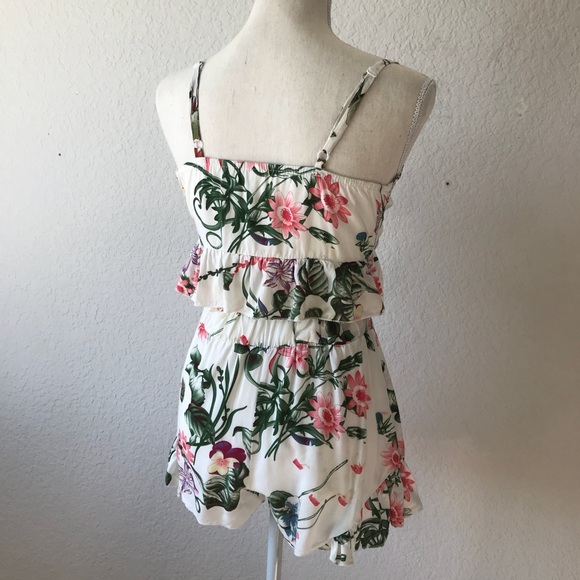 WHITE FLORAL CROPPED BUSTIER TOP SHORTS CO ORD SET - Picture 9 of 15